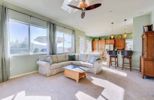 Skyhawk Commmunity Casa | Sunny Santa Rosa Stay, Hill Views, Yard & Games!