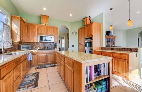 Skyhawk Commmunity Casa | Sunny Santa Rosa Stay, Hill Views, Yard & Games!