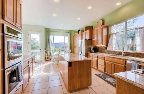 Skyhawk Commmunity Casa | Sunny Santa Rosa Stay, Hill Views, Yard & Games!