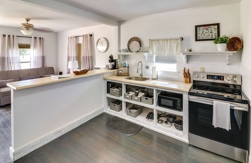 Ballinger Casa | Cozy Ballinger Vacation Rental w/ Deck & Grill!