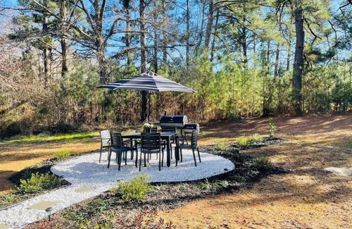Grovetown Casa | Cozy Barndominium- relax by the creek- convenient