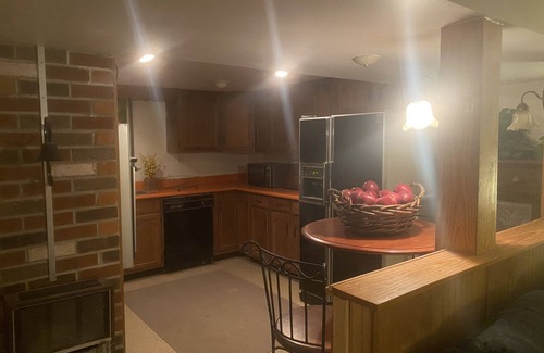 Aberdeen Casa | Cozy basement apartment