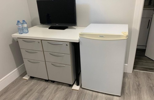 Southeast Edmonton Casa | Cozy Basement room & Private washroom, with wifi Internet, TV and much more.