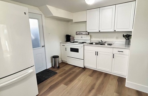 Sydney Apartamento | Cozy basement suite in a great central location!