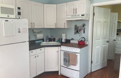 Beach Haven Condominio | Cozy Bayview One Bedroom Condo Near Many Amenities in Beach Haven, New Jersey