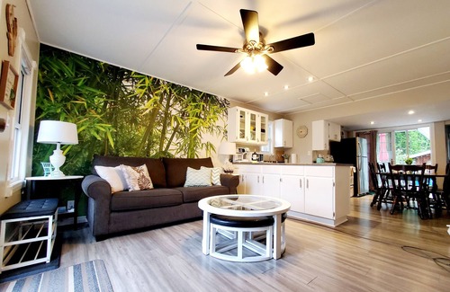 Turkey Point Cabaña | Thanksgiving Family Cottage 🏖 2min→beach @ Bamboo Chalet ~ Lake Erie 🇨🇦