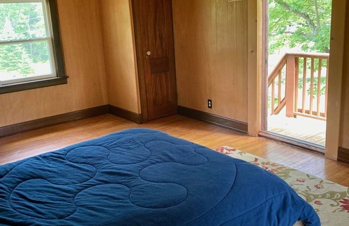 Hale Otro | Cozy Beautiful log cabin situated on acreage next to East Stylus Lake