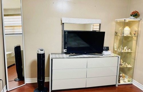 Malton Casa | Cozy & Beautiful Private Room - Minutes from airport & transit