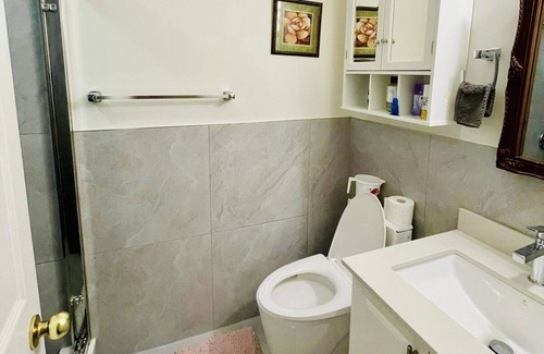 Malton Casa | Cozy & Beautiful Private Room - Minutes from airport & transit