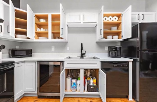 Mission Apartamento | Cozy Bedroom Retreat in the Heart of Kansas City