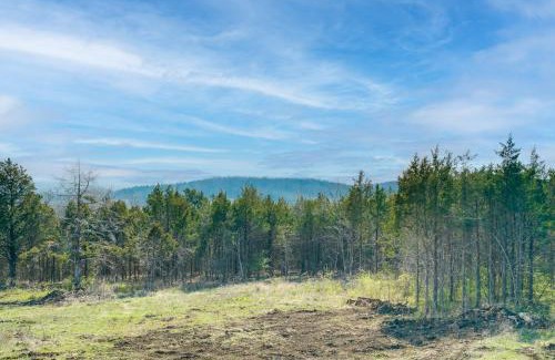 Bixby Casa | Cozy Belgrade Cottage with Wood-Burning Stove!