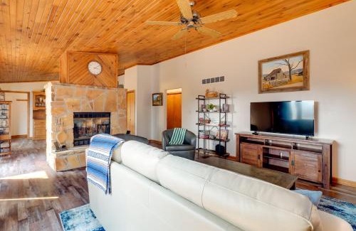 Bixby Casa | Cozy Belgrade Cottage with Wood-Burning Stove!