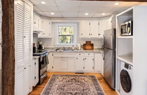 East Dorset Otro | Cozy Benedict Farm House by South Village Pond