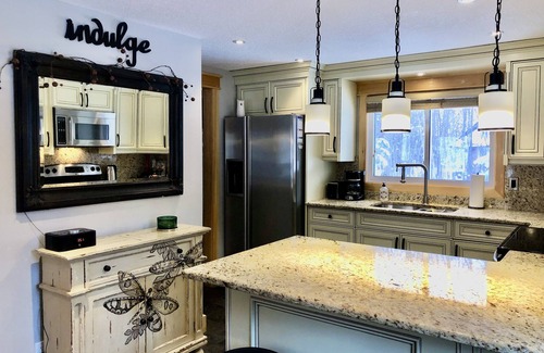 The Blue Mountains Cabaña | Acogedora cabaña de montaña azul! ¡5 MINUTOS CAMINANDO AL ELEVADOR DE HUERTA!