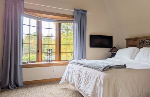 Nisbet Casa | Cozy Boathouse On the Water