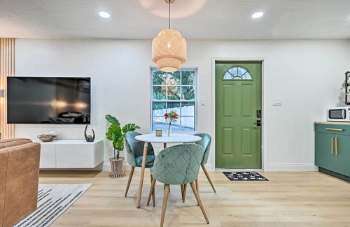 Limona Improvement Apartamento | Cozy Brandon Guest Studio w/ Pool & Hot Tub!