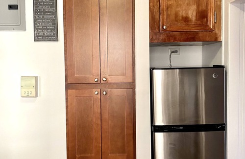 Ditmars Steinway Casa | Cozy Brick Apartment Near Everything!