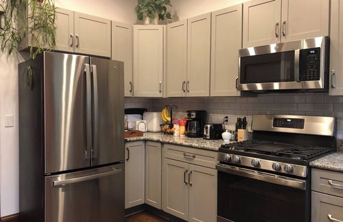 Latonia Casa | Cozy Brick house - 3 BR, 2 1/2 Bath, fenced in back yard with privacy fence.