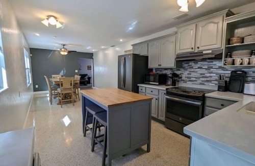 St. Petersburg - Clearwater Casa | Cozy Bright Home in St. Pete, Florida, Pet Friendly! Home away from home!