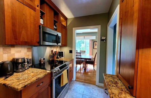 University District Casa | Cozy Bungalow in University District