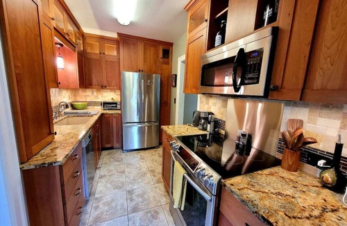 University District Casa | Cozy Bungalow in University District