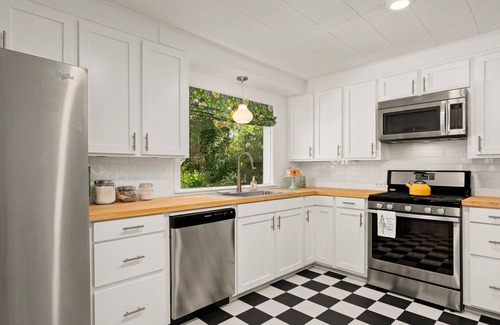 Laurel Casa | Cozy Bungalow less than 2 miles from downtown Laurel