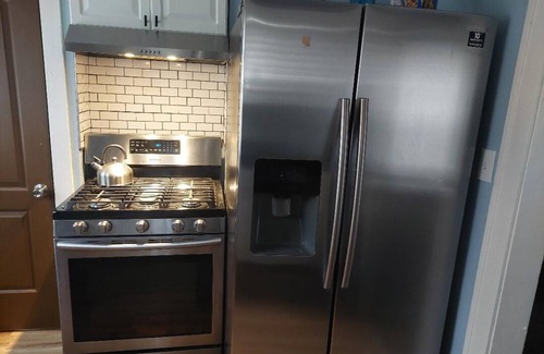 Euclid Casa | Cozy Bungalow Near Lake and downtown