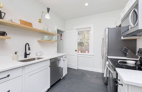 Broad Ripple Casa | Cozy Bungalow - walk to Broadripple Ave. and Monon