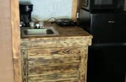Bennett Springs Cabina | Cozy Cabin #4 . Located 1 mile from Bennett Spring state park.