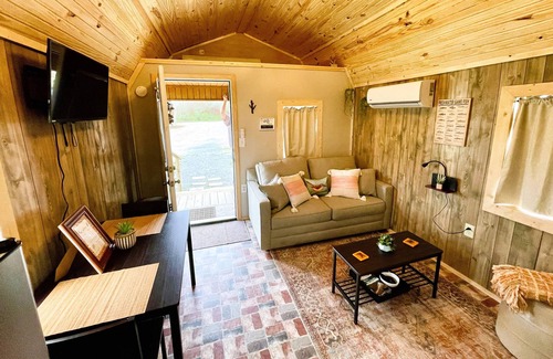 Jerusalem Cabina | Cozy cabin. 5 miles from National forest for hiking atv adventures and more