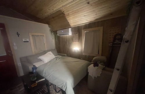 Jerusalem Cabina | Cozy cabin. 5 miles from National forest for hiking atv adventures and more