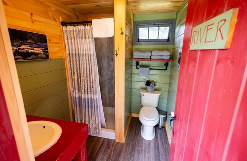 Turner Cama Y Desayuno | Cozy Cabin at Farm Bed and Breakfast in Maine