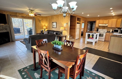 Hayward Cabina | Cozy Cabin close to LCO & Grindstone Lakes, minutes from Hayward & Stone Lake