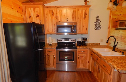 Brazeau Cabina | Acogedora cabaña cerca del lago White Potato, de 4 ruedas y de motos de nieve.