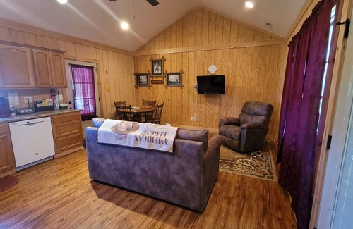 Smiths Grove Casa | Escapada acogedora en cabaña - Entorno rural - GRAN estanque hermoso con sendero para caminar