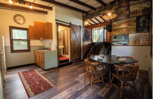 Lynxville Cabina | Cozy cabin high above the Mississippi w/firepit & free wood- Incredible views!!!