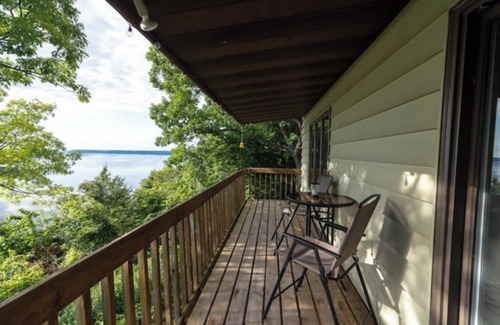 Lynxville Cabina | Cozy cabin high above the Mississippi w/firepit & free wood- Incredible views!!!