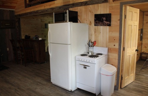 Jasper Cabina | Cozy cabin in charming Hornell.Riding distance to Tall Pines and close to Alfred