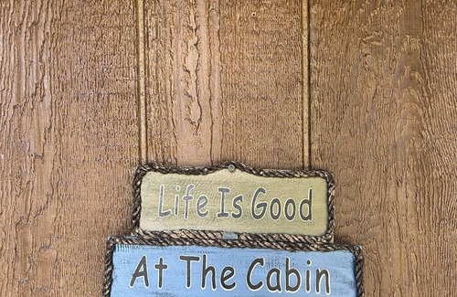 Murchison Cabina | Cozy cabin in gated Lake community.