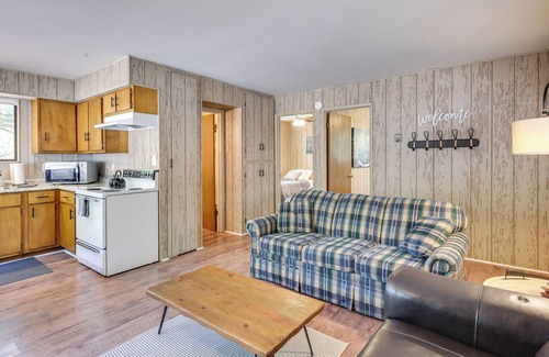 Greer Cabina | Cozy Cabin in Greer: Hike, Bike & Ski!