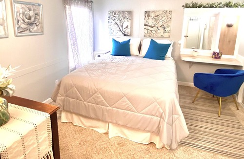 Christmas Cabaña | Cozy Cabin in Orlando - Snowbird Paradise