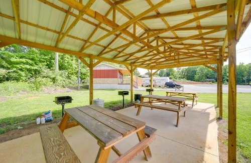 Newport Casa | Cozy Cabin in the Smokies - Great for Couples!