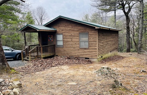 Millers Creek Cabina | Acogedora cabaña en el bosque, a 30 minutos de Boone-Stay 3 Nights Get One Free