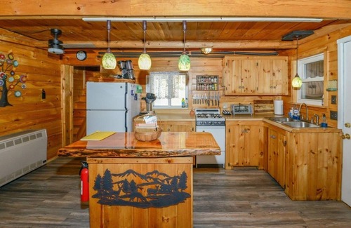 Stoneham Cabina | Cozy Cabin in the White Mountains of Maine