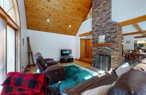 South Londonderry Casa | Cozy Cabin in the Woods