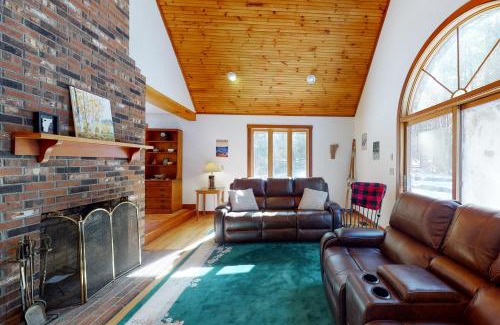 South Londonderry Casa | Cozy Cabin in the Woods
