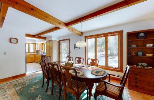 South Londonderry Casa | Cozy Cabin in the Woods