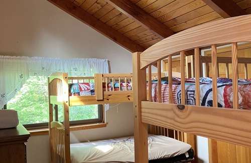 Eidelweiss Village Casa | Cozy Cabin in White Mountains of NH