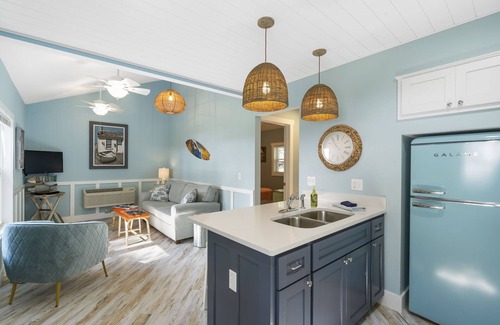 Shell Knob Cabina | Cozy Cabin near Dogwood Canyon. Private deck, beautiful view & pool!