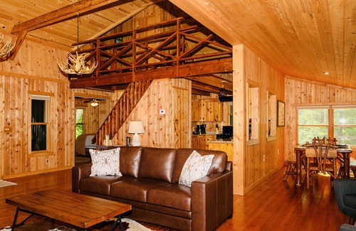 Lakemont Cabina | Cozy cabin near Lake Rabun and Clayton. Dog friendly!